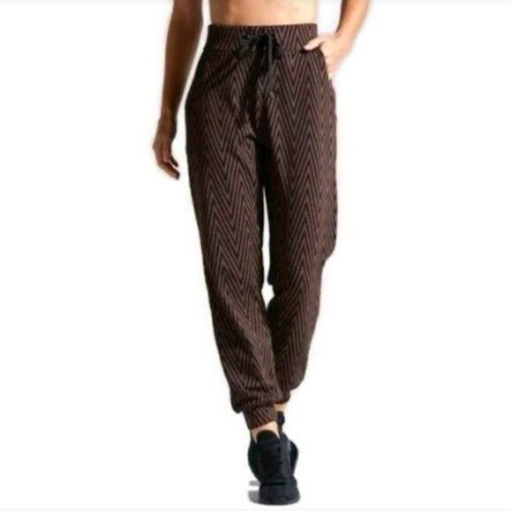 Noli Vienna Jacquard Joggers in size small.